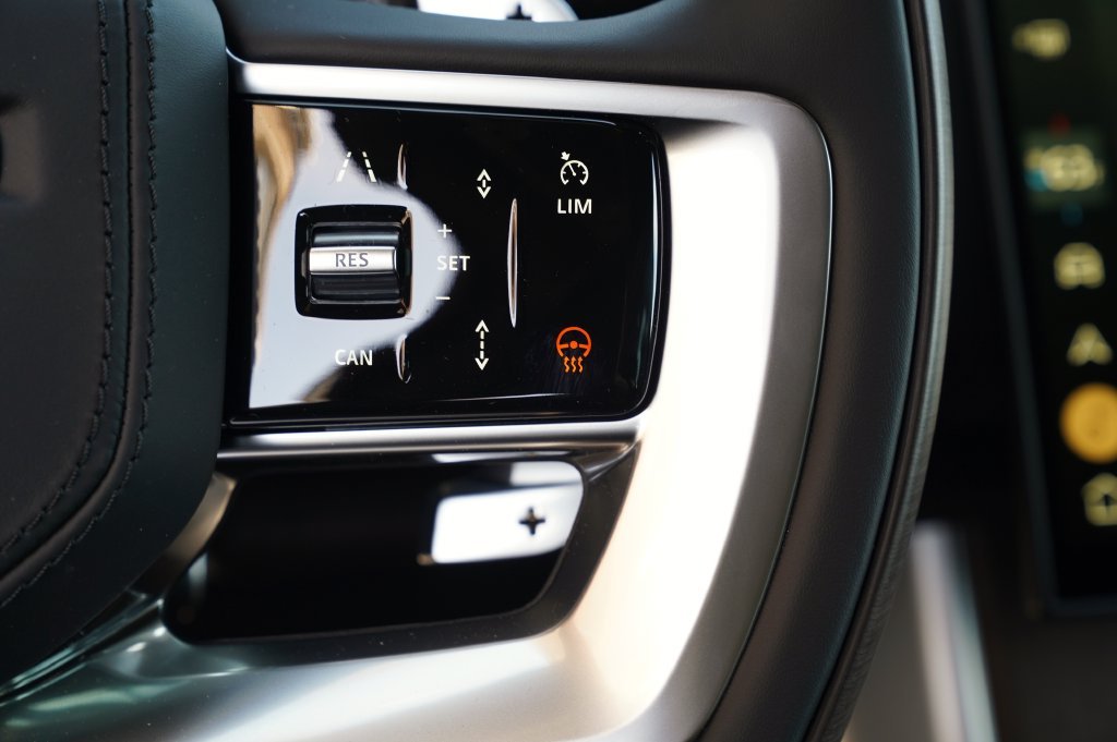 New 2027 Santorini Black Land Rover SE image 16