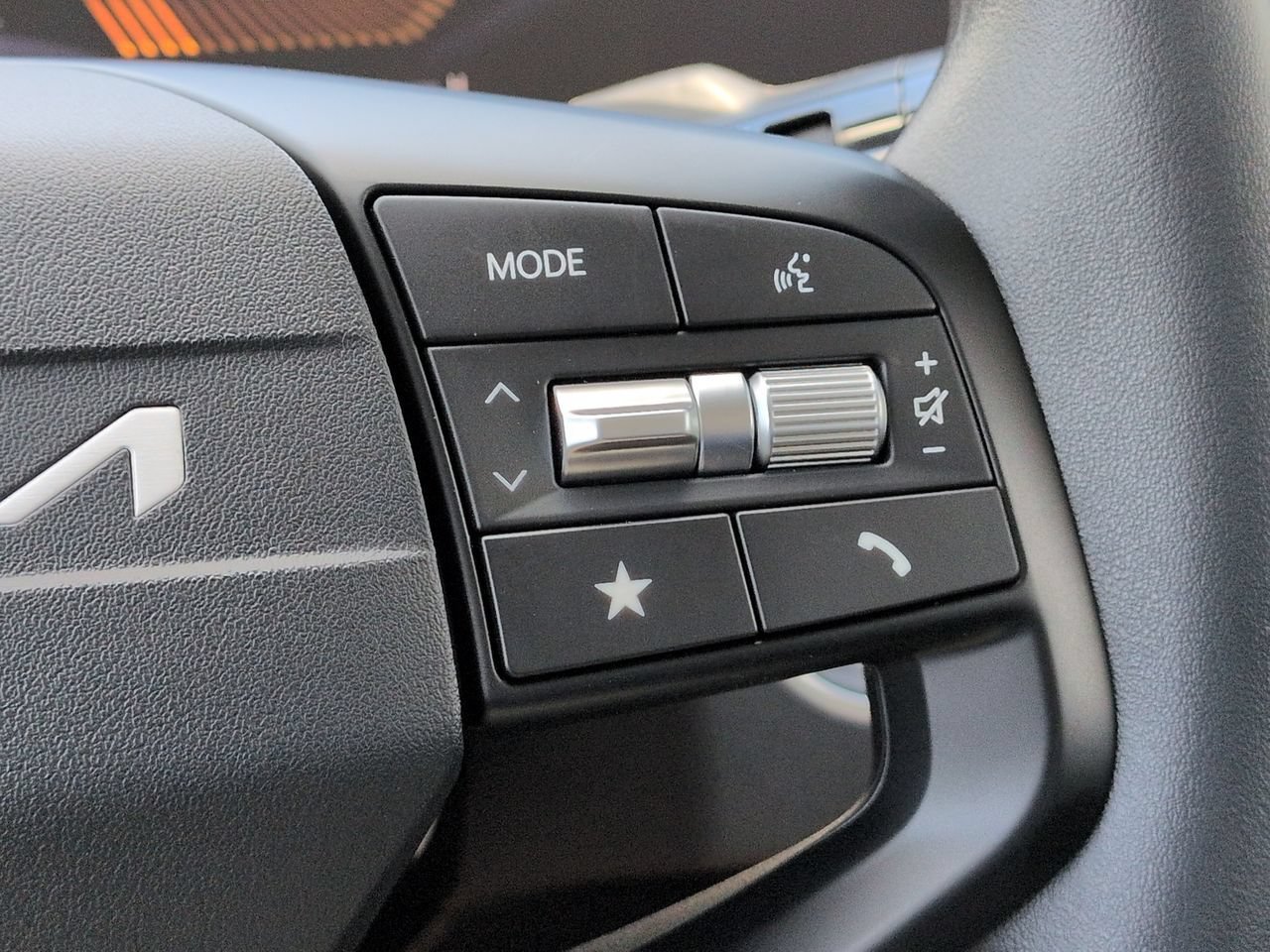 New 2026 Snow White Pearl Kia LX image 26