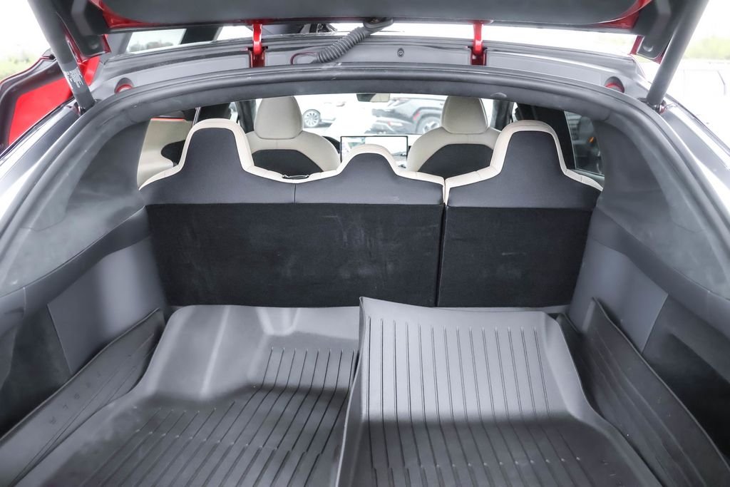 Used 2024  Tesla Base image 21