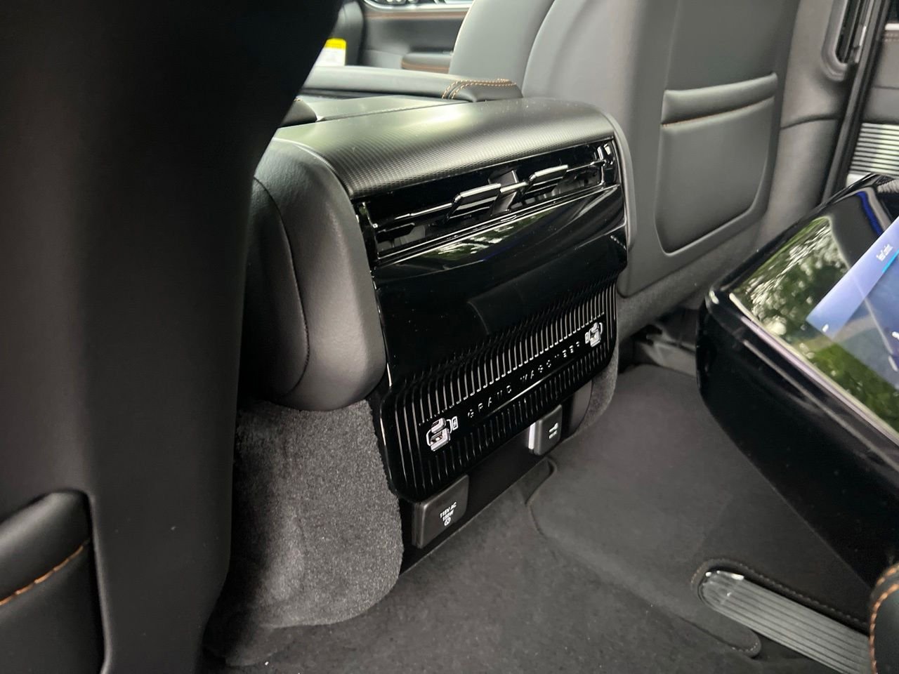New 2026 High Gloss Black Exterior Paint Jeep Summit Reserve image 19