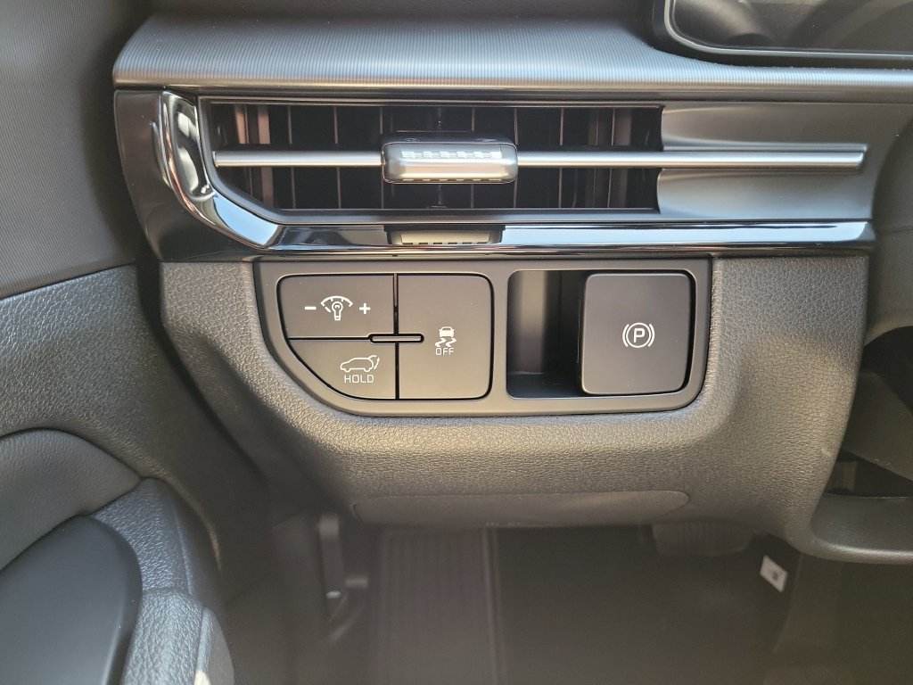 New 2026 Glacial White Pearl Kia EX image 26