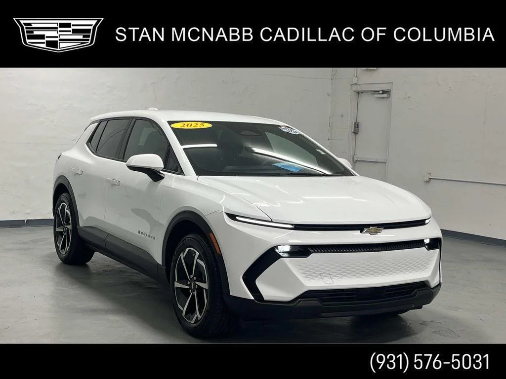 Used 2025 Summit White Chevrolet LT image 1