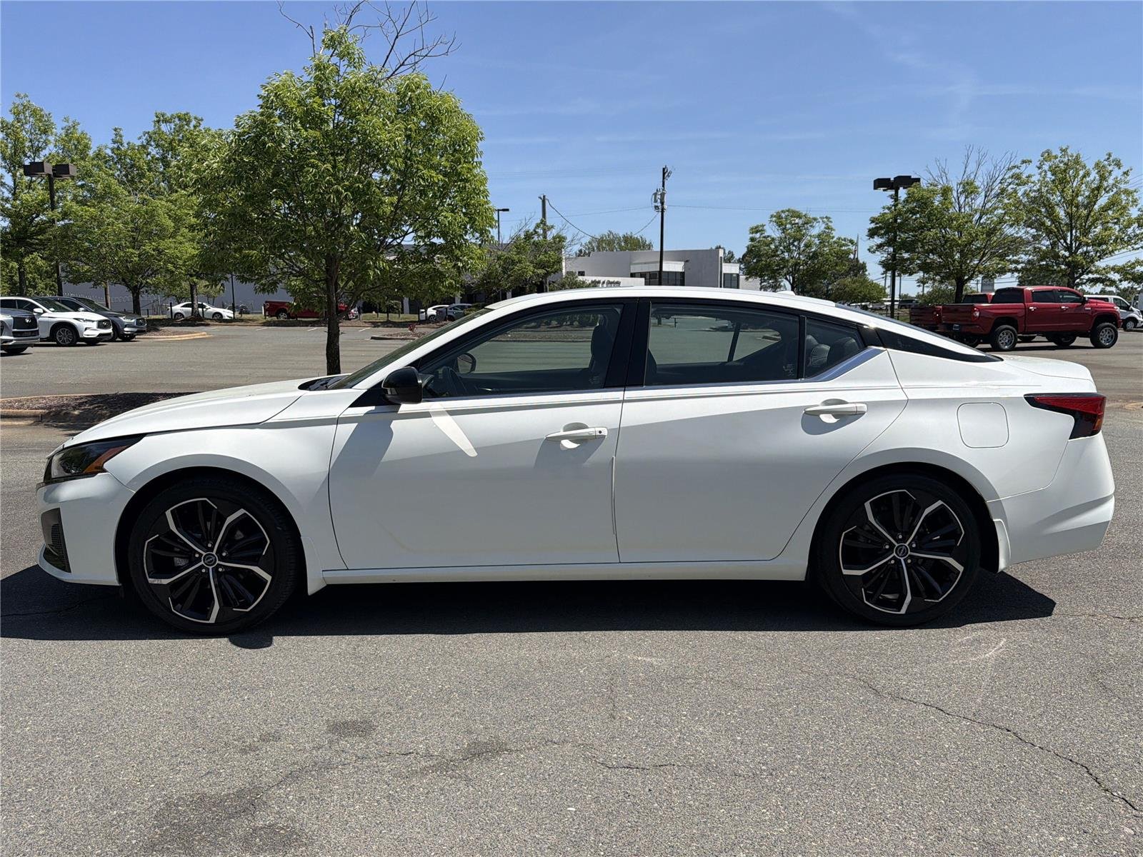 Used 2024 Pearl White Tricoat Nissan 2.5 SR image 24
