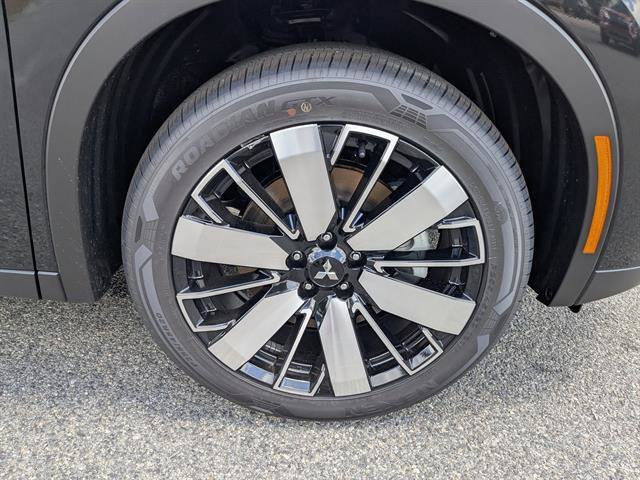 Used 2025 Black Diamond Mitsubishi SE image 22
