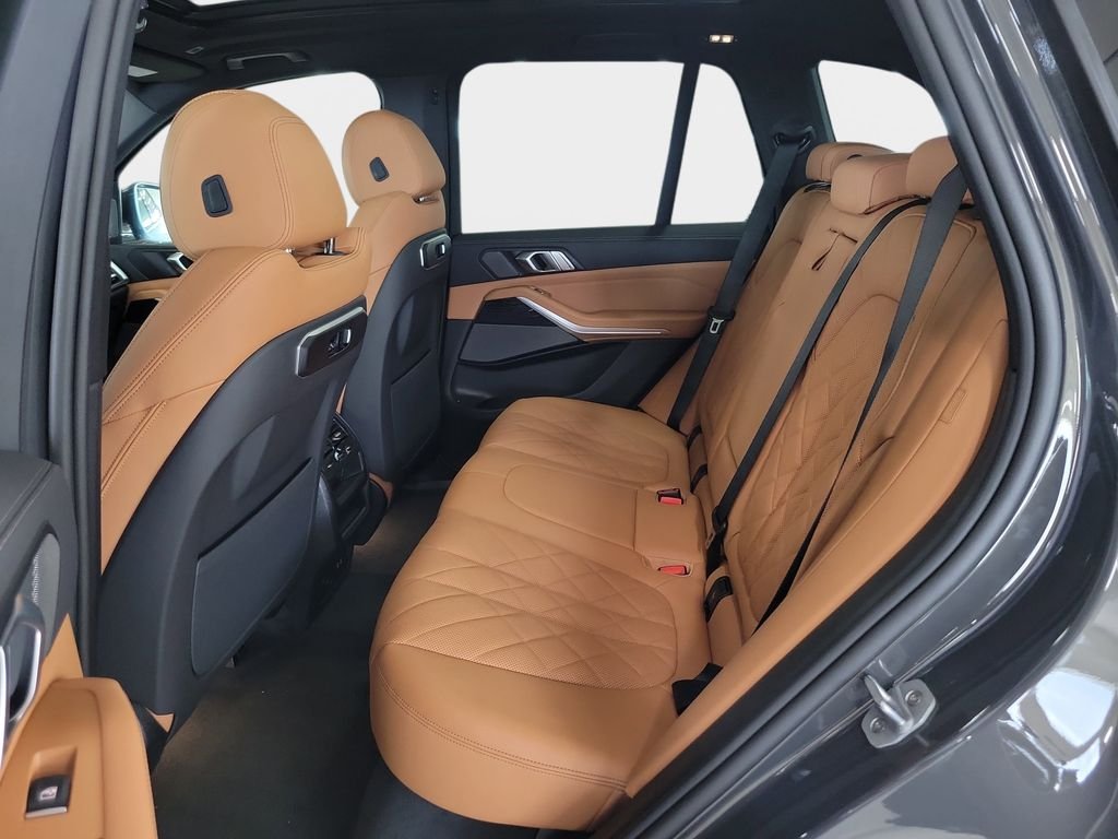New 2026 Dravit Grey Metallic BMW sDrive40i image 8