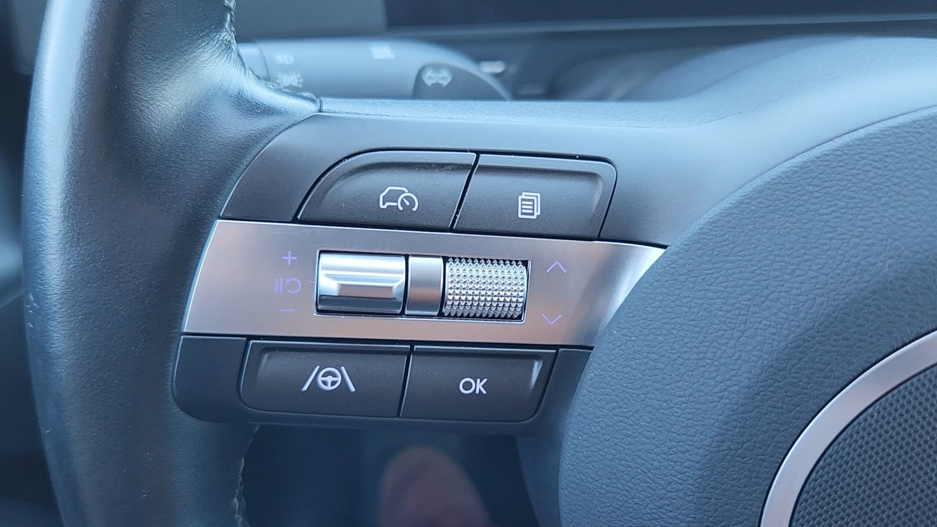 2025 Hyundai Kona SEL - Photo 11