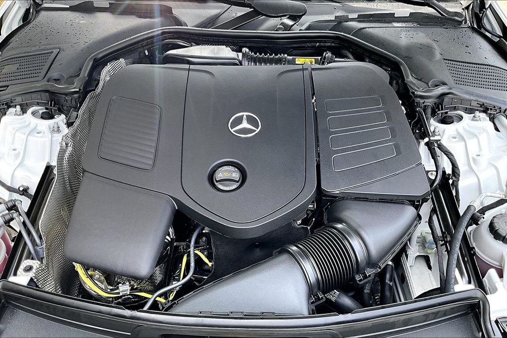 New 2026 MANUFAKTUR Moonlight White Metallic Mercedes-Benz C 300 image 11