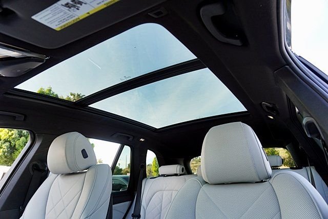 Used 2023 Gray BMW xDrive40i image 15