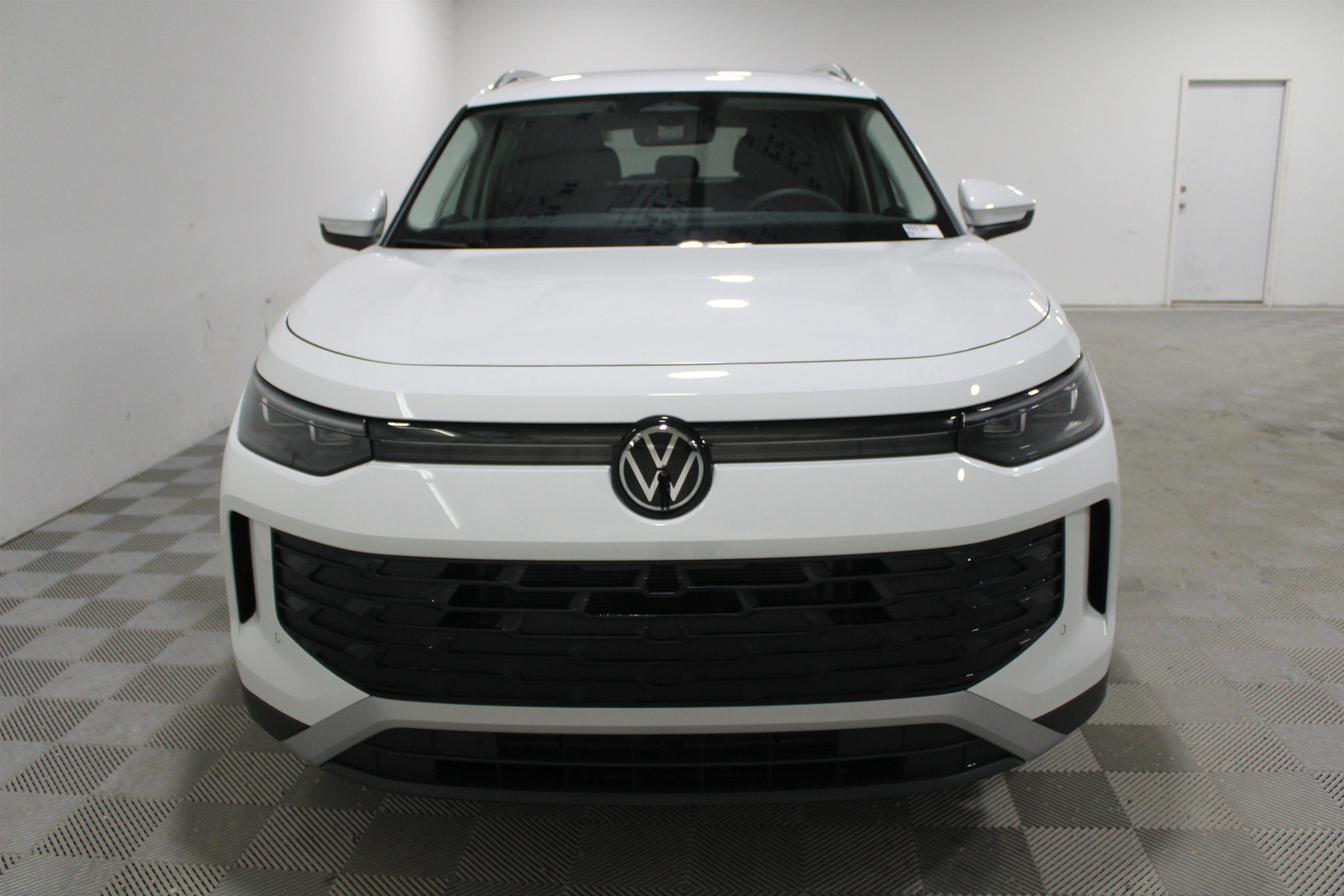 New 2026 Pure White Volkswagen SE image 31