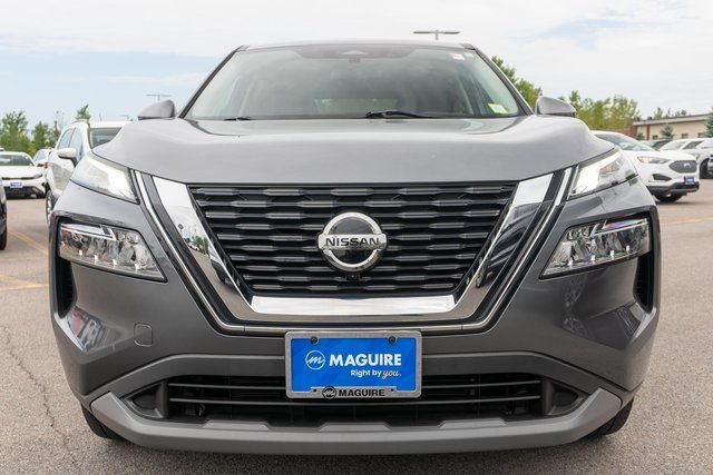 Used 2021 Gray Nissan SV image 3