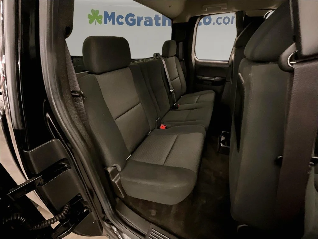 Used 2013 Black GMC SLE image 32