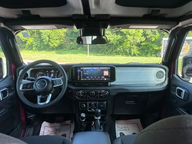 Used 2024  Jeep Sahara image 14