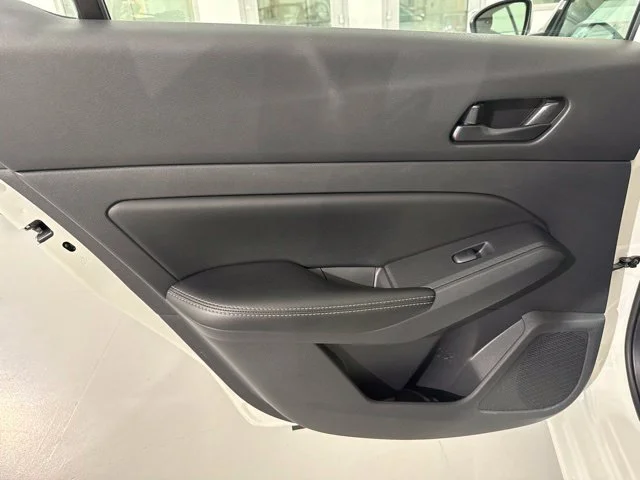 Used 2025 White Nissan 2.5 SV image 16