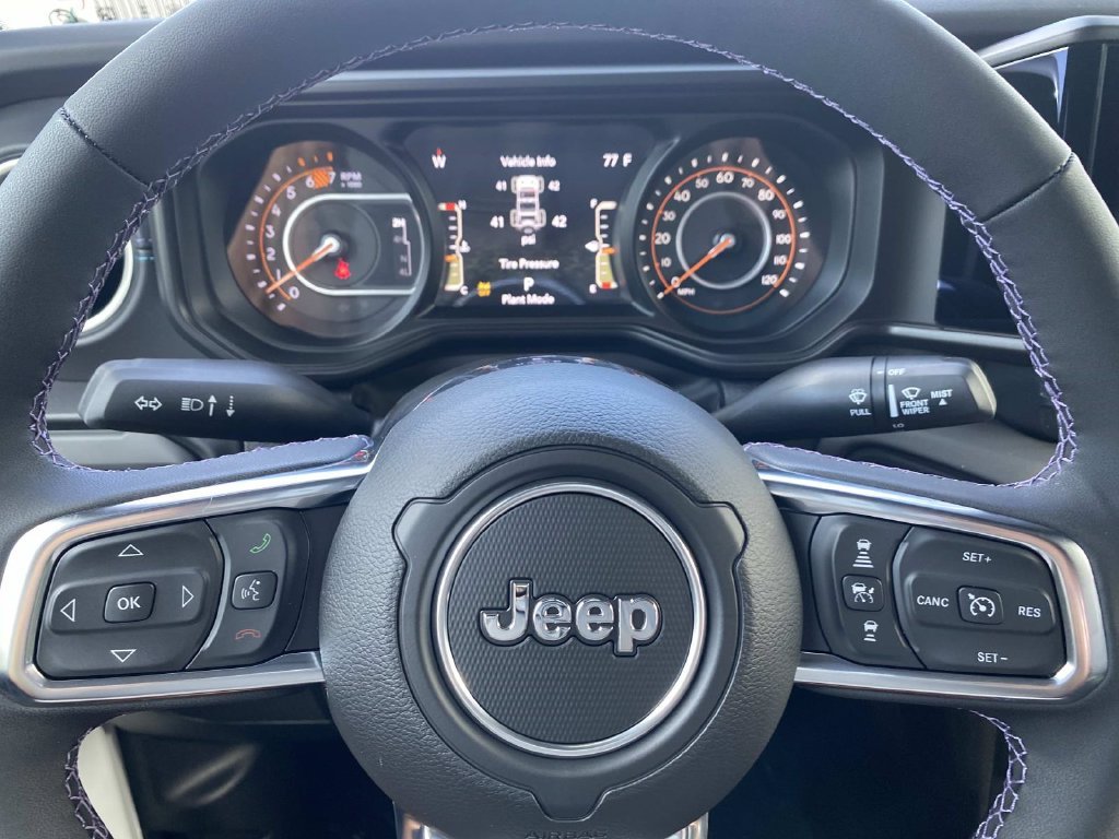 New 2026 Bright White Clear-Coat Exterior Paint Jeep  image 17