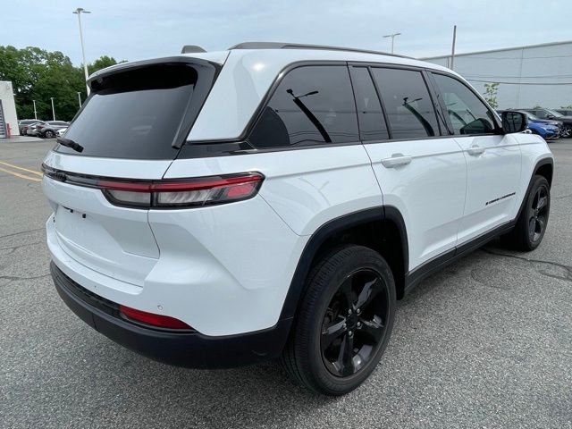Used 2024 White Jeep Altitude image 5