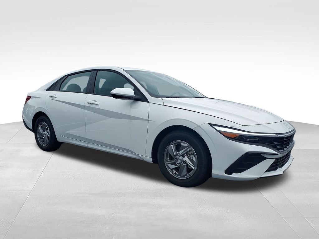 New 2026 White Hyundai SE image 7