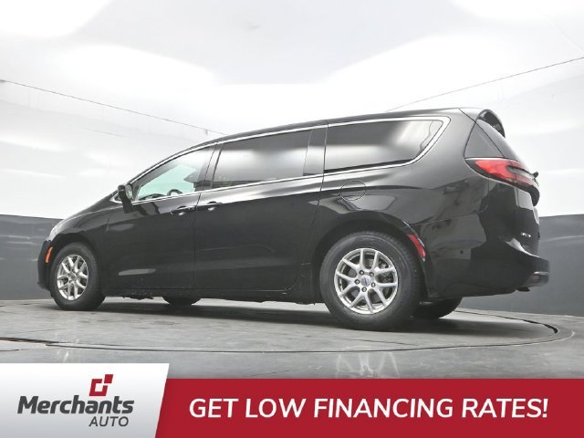 Used 2024 Black Chrysler Touring L image 33