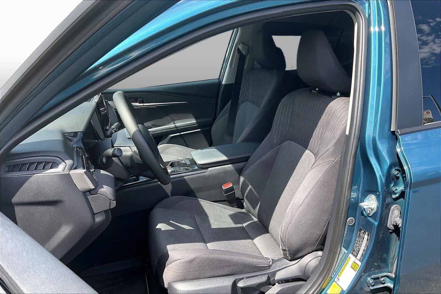Used 2025 Ocean Gem Toyota LE image 7