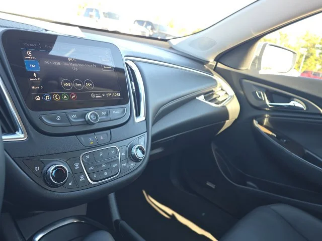 Used 2025 Gray Chevrolet LT image 30