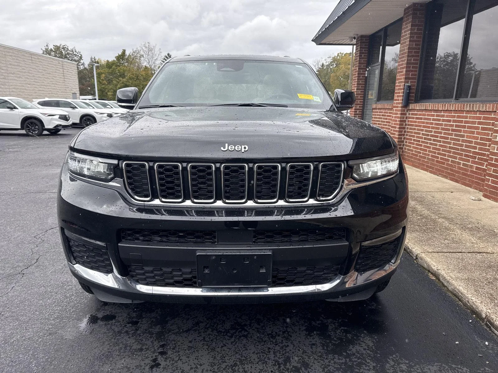 Used 2025 Diamond Black Crystal Pearlcoat Jeep Limited image 2