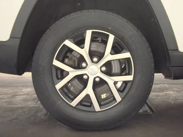 Used 2023 White Jeep Limited image 11