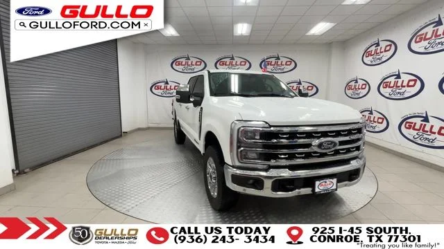 Used 2025 White Metallic Ford Lariat image 4