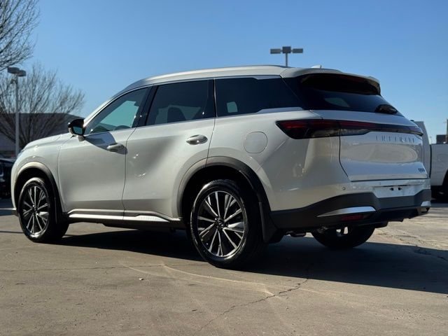 New 2026 RADIANT WHITE INFINITI Luxe FWD image 5