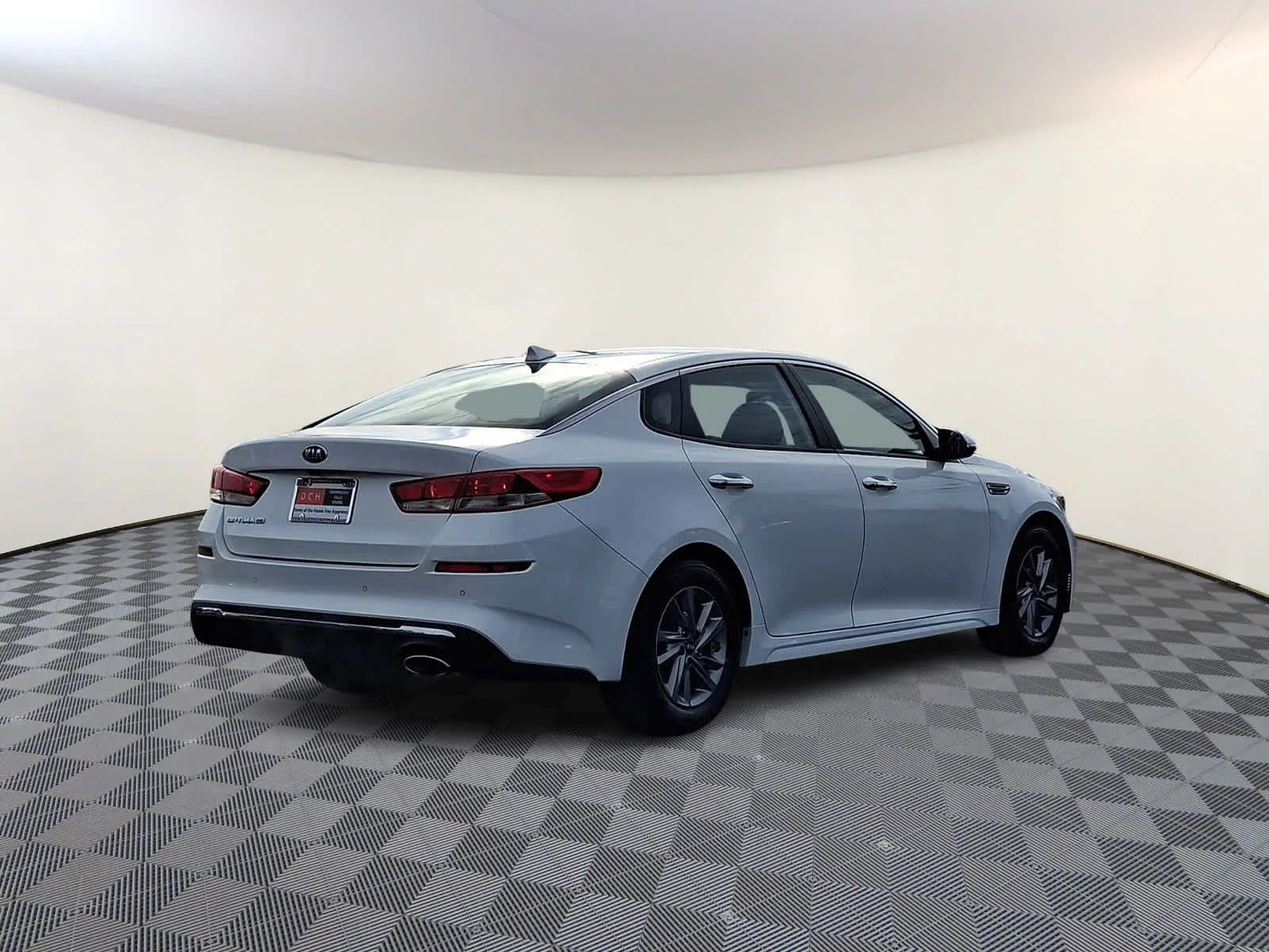 Used 2019 Snow White Pearl Kia LX image 5