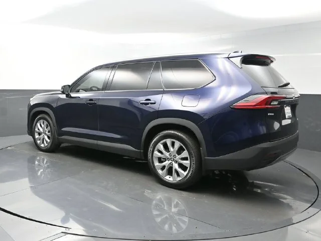 Used 2026  Toyota Limited image 5
