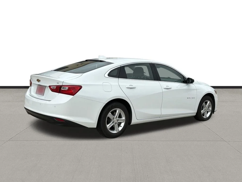 Used 2024 Summit White Chevrolet LT image 5