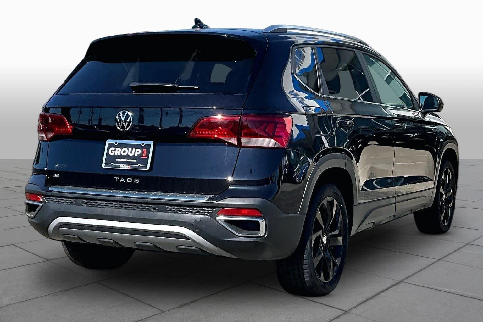 Used 2023 Deep Black Pearl Volkswagen SE image 12