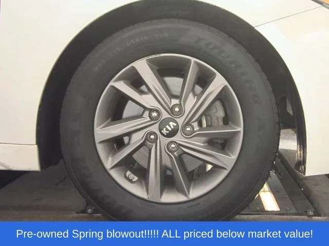 Used 2020 White Kia LX image 10