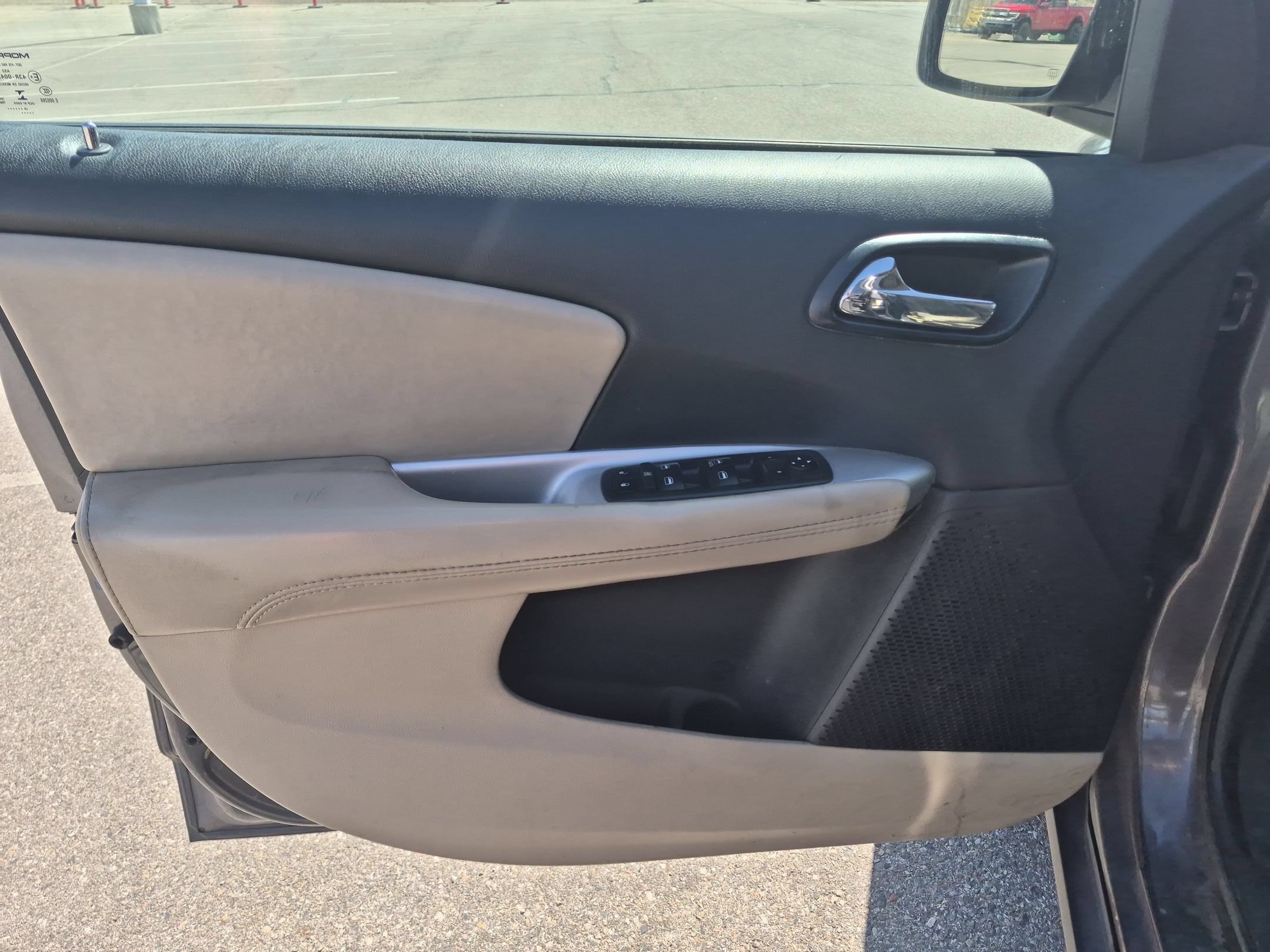 Used 2018 Granite Pearlcoat Dodge SE image 12