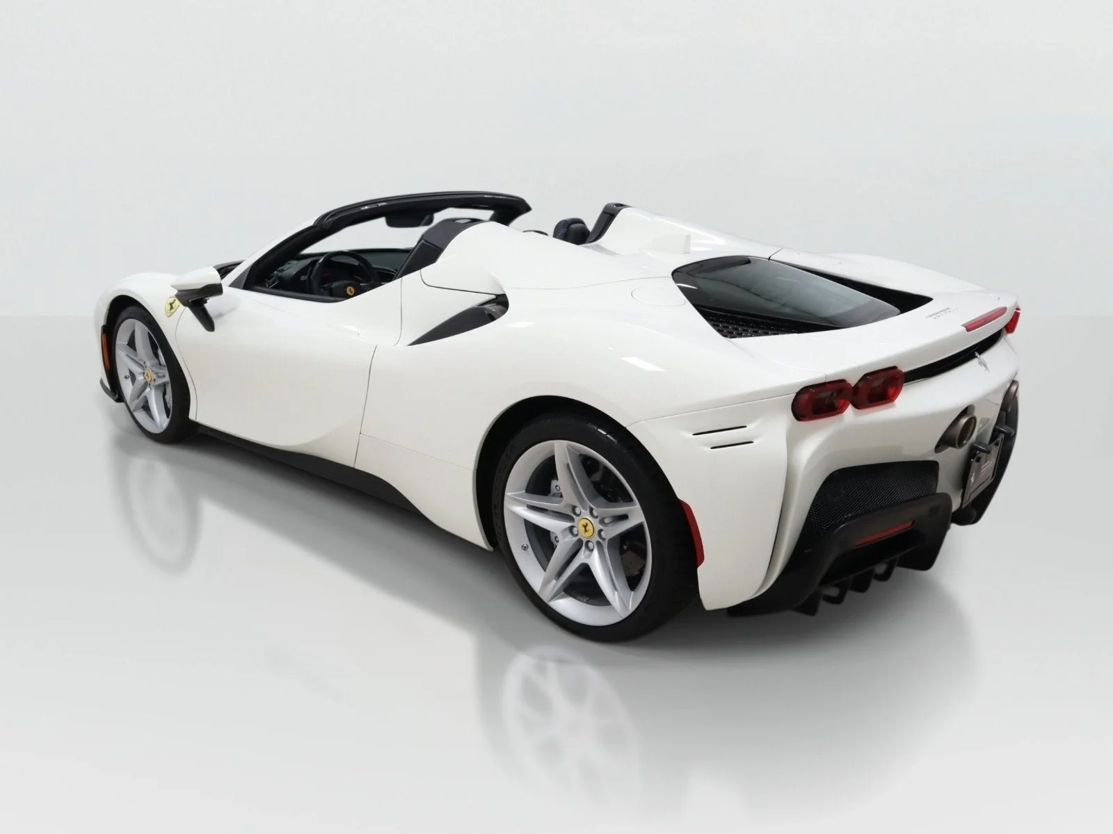 Certified Used 2025 Bianco Avus Ferrari  image 41