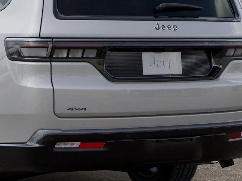 New 2026 Silver-Zynith Exterior Paint Jeep Limited Altitude image 39