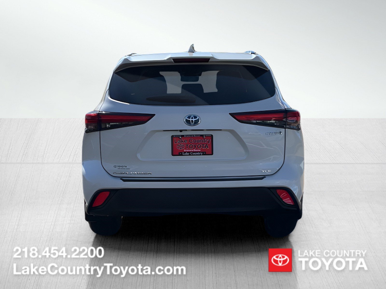 Used 2020 Blizzard Pearl Toyota XLE image 3