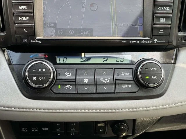 Used 2018 Aqua Toyota Limited image 17
