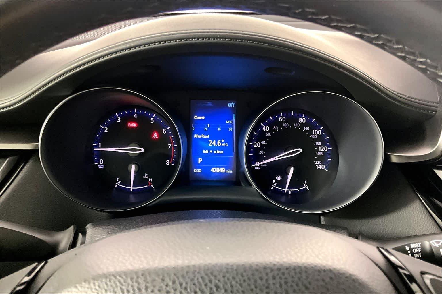 Used 2018 Iceberg/Ruby Flare Pearl Toyota XLE image 24