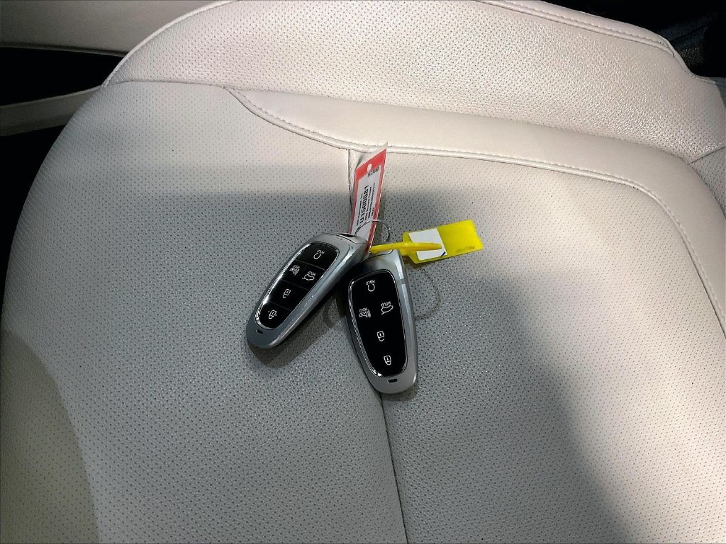 Used 2024 Black Hyundai SEL image 30