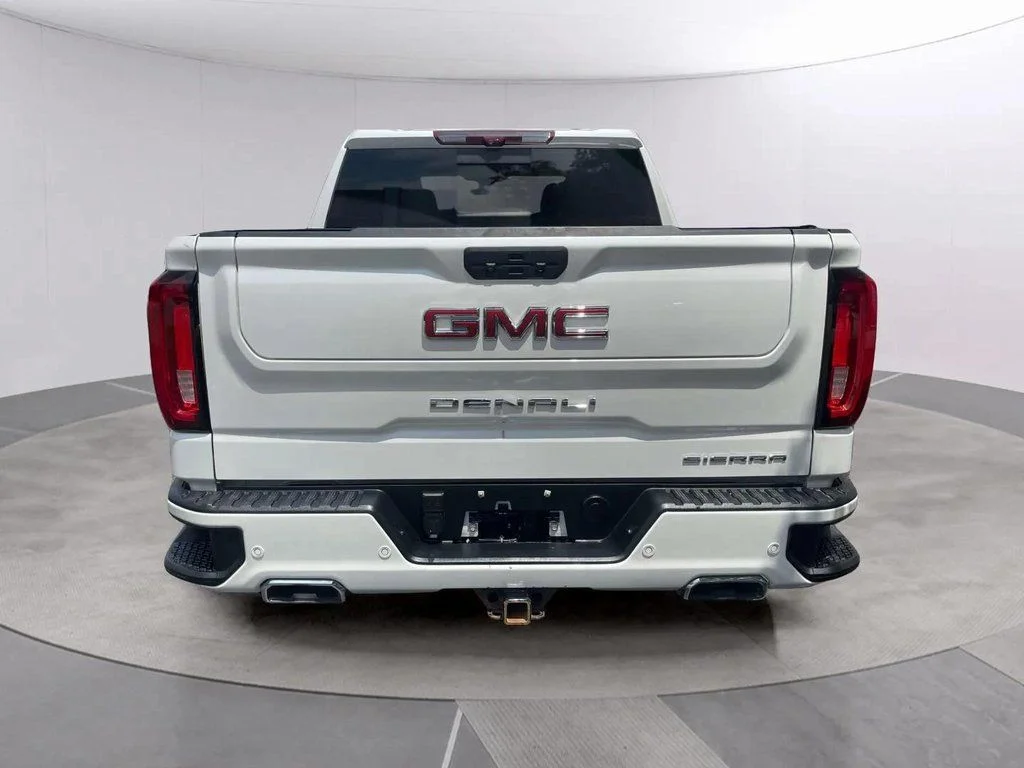 Used 2020 White Frost Tricoat GMC Denali image 4