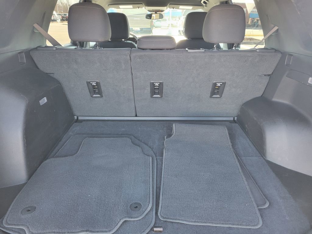 2025 GMC TERRAIN - Image 19