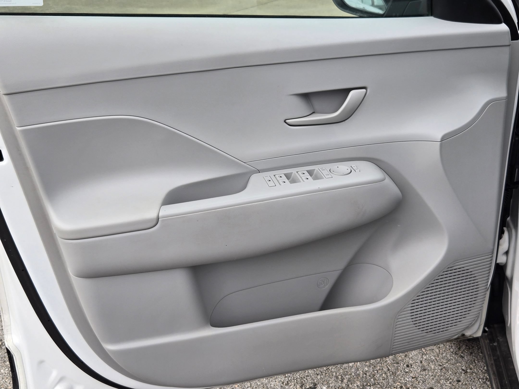 Used 2025 Atlas White Hyundai SEL image 10