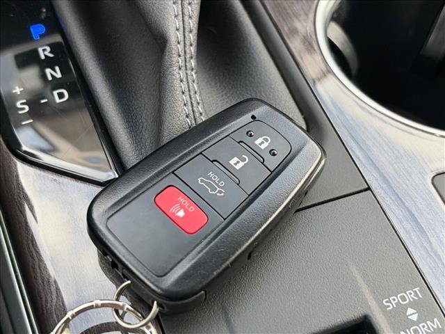 Used 2023  Toyota Limited image 33