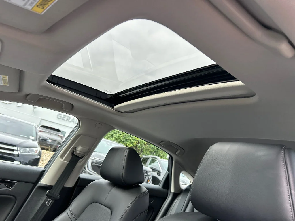 2024 Honda Civic Hatchback EX-L - Photo 28