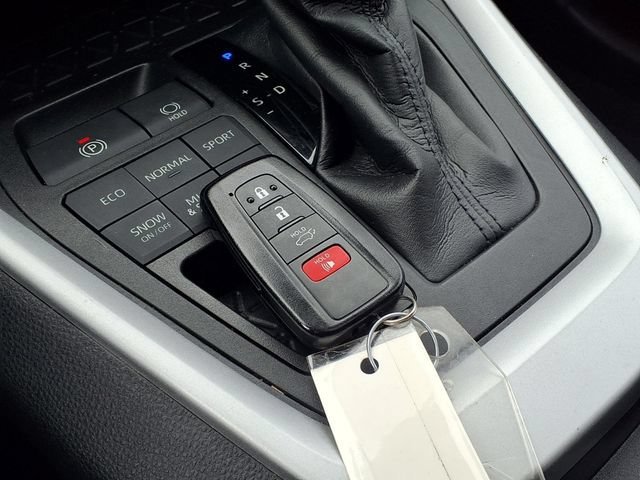 Used 2021  Toyota XLE Premium image 11