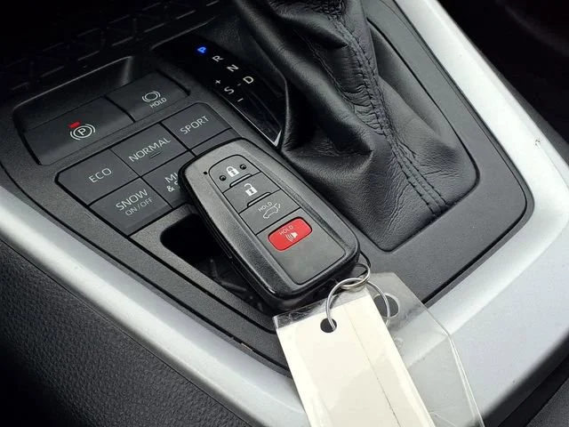 Used 2021  Toyota XLE Premium image 11