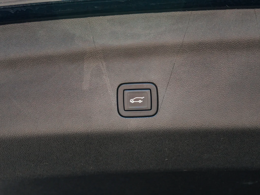 Used 2023 Midnight Blue Metallic Chevrolet Premier image 27