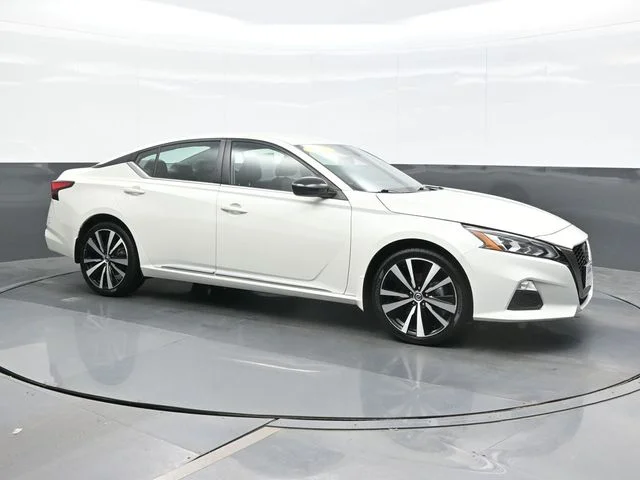 Used 2022 White Nissan 2.5 SR image 7
