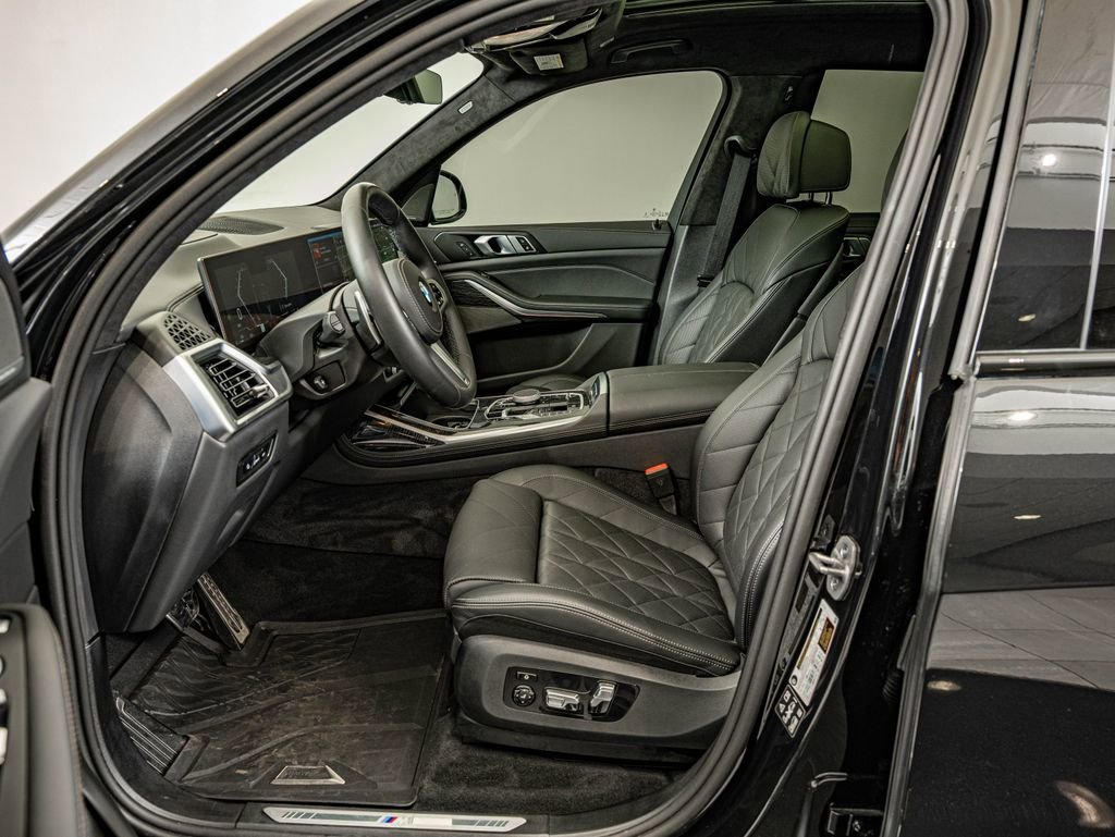 Used 2025 Black Sapphire Metallic BMW xDrive40i image 29