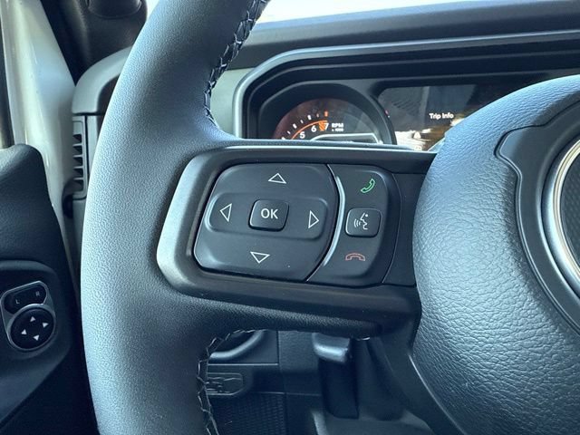 New 2026 Bright White Clear-Coat Exterior Paint Jeep Mojave X image 14